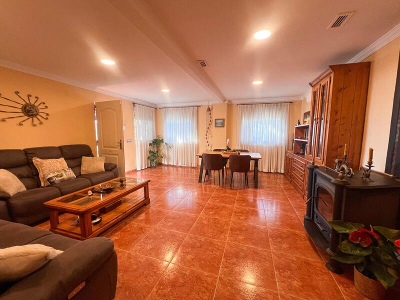 6 bedroom Country House for sale