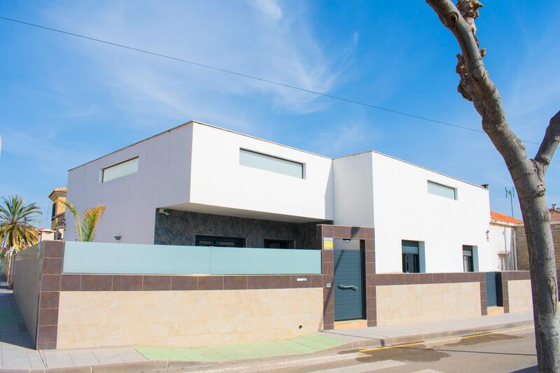 Villa for sale in Pilar de la Horadada, Alicante