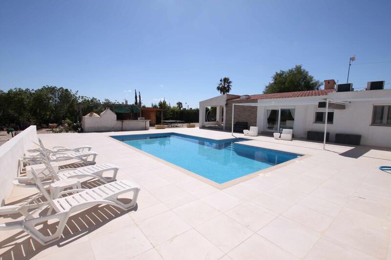 5 bedroom Country House for sale