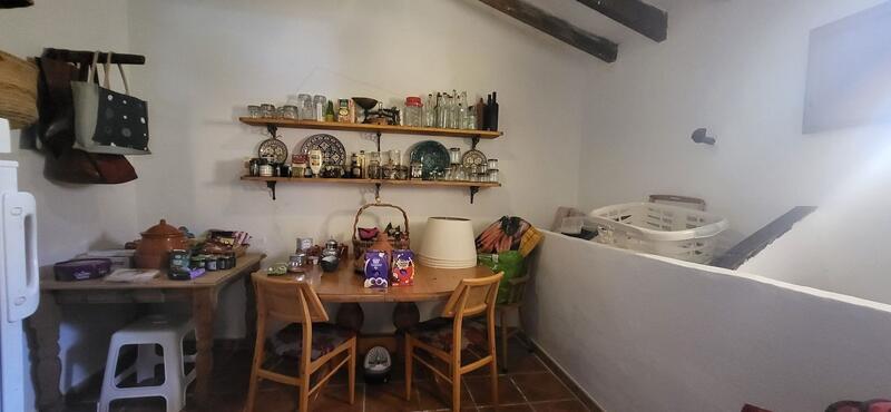 6 bedroom Country House for sale