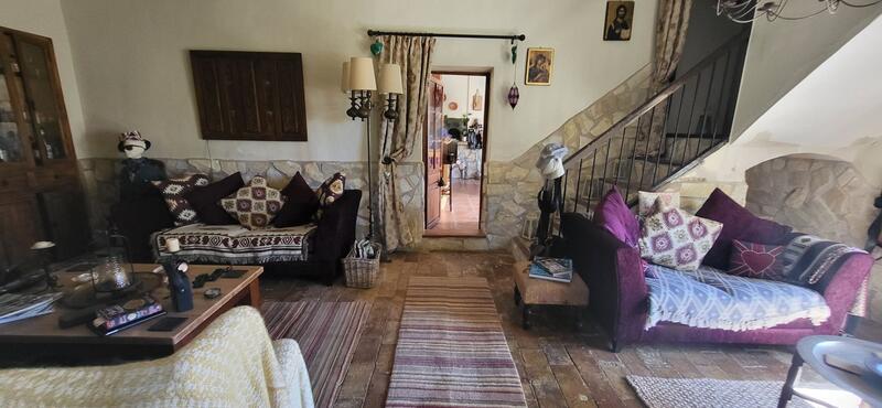 6 bedroom Country House for sale