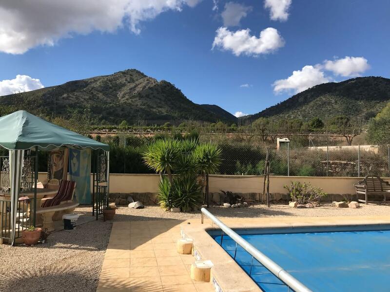 6 bedroom Country House for sale