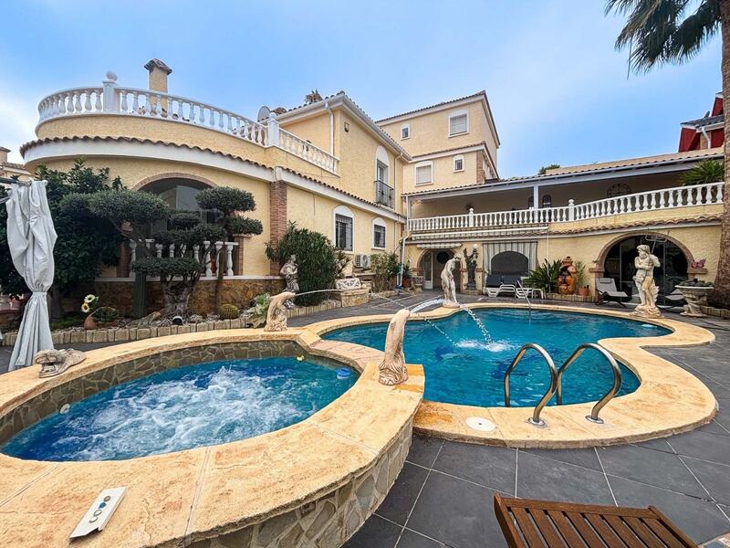 5 bedroom Villa for sale