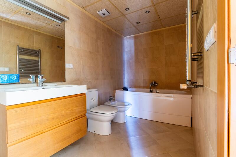 6 bedroom Villa for sale