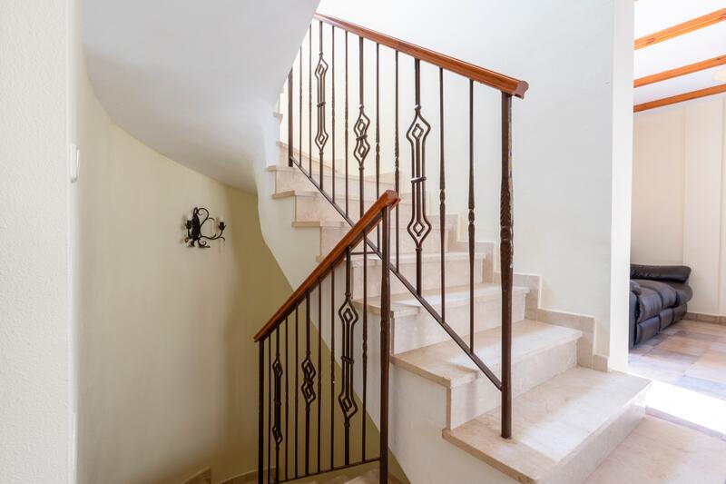 6 bedroom Villa for sale