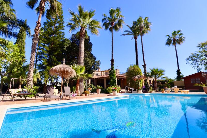 6 bedroom Country House for sale