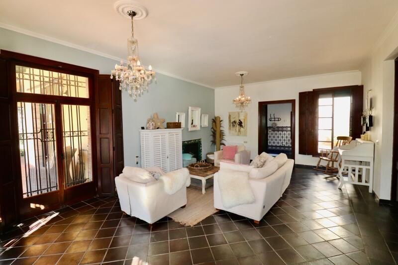 6 bedroom Country House for sale