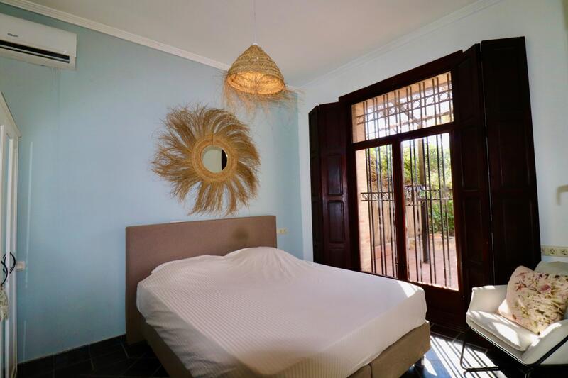 6 bedroom Country House for sale