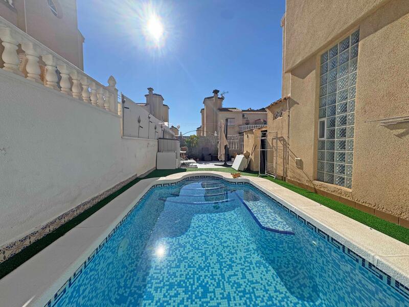 2 bedroom Townhouse for sale