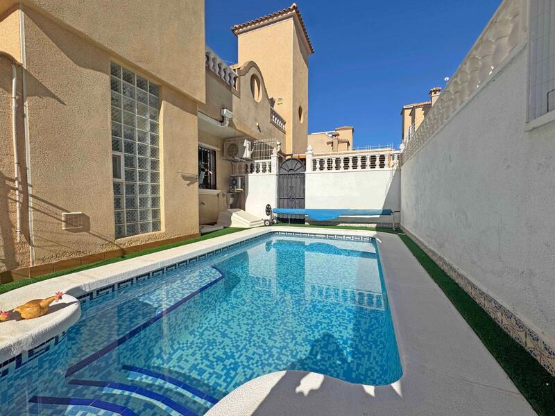 2 bedroom Townhouse for sale