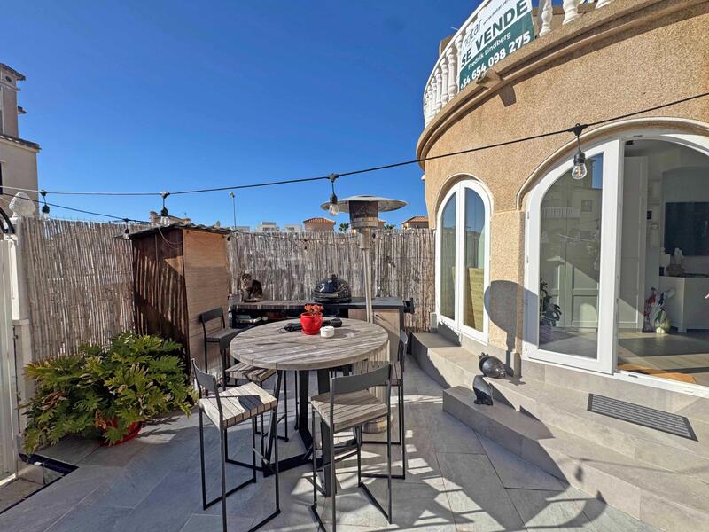 2 bedroom Townhouse for sale