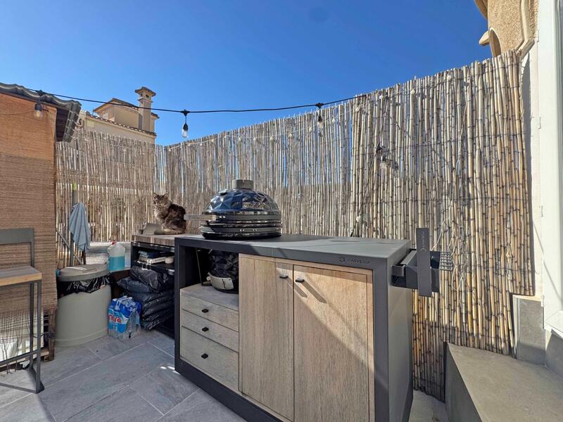 2 bedroom Townhouse for sale