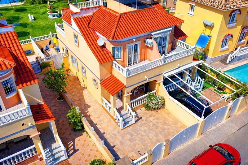 Maison de Ville à vendre dans La Zenia, Alicante