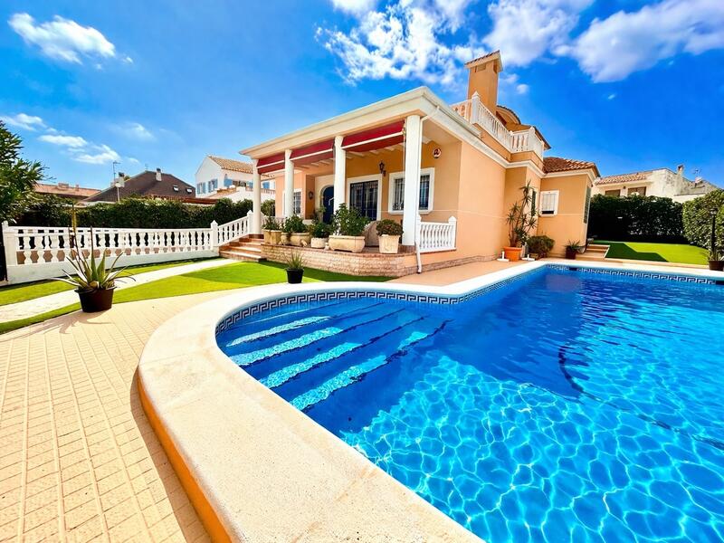 Villa à vendre dans La Mata, Alicante