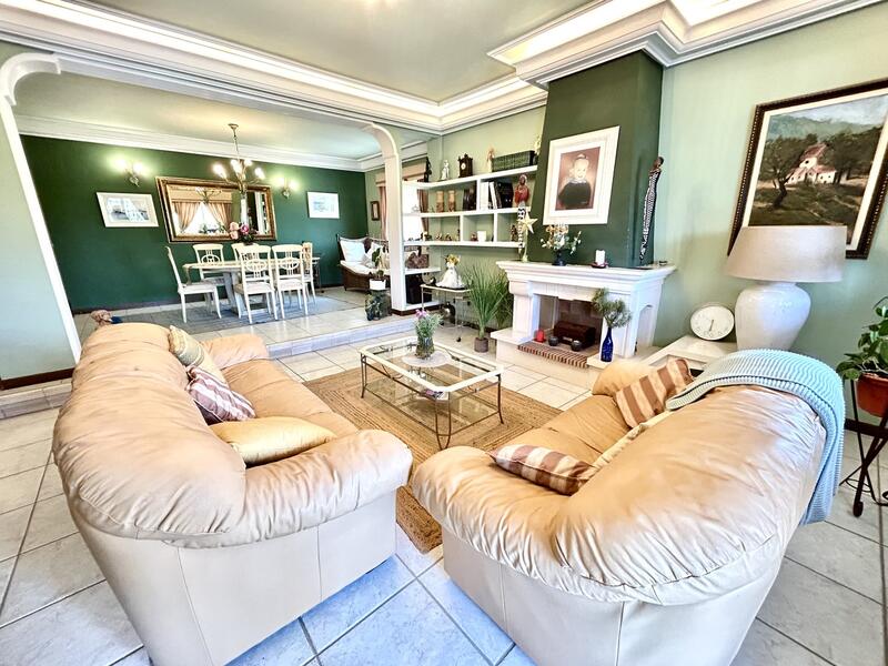 6 bedroom Villa for sale