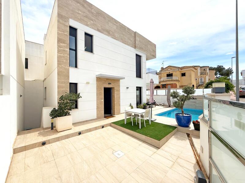 Villa til salg i Orihuela Costa, Alicante