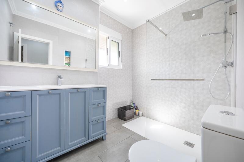 4 bedroom Townhouse for sale