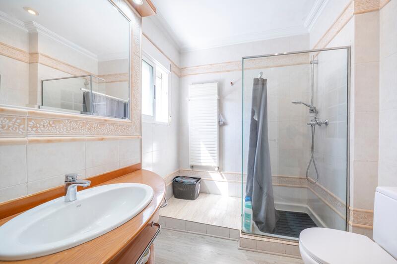 4 bedroom Townhouse for sale