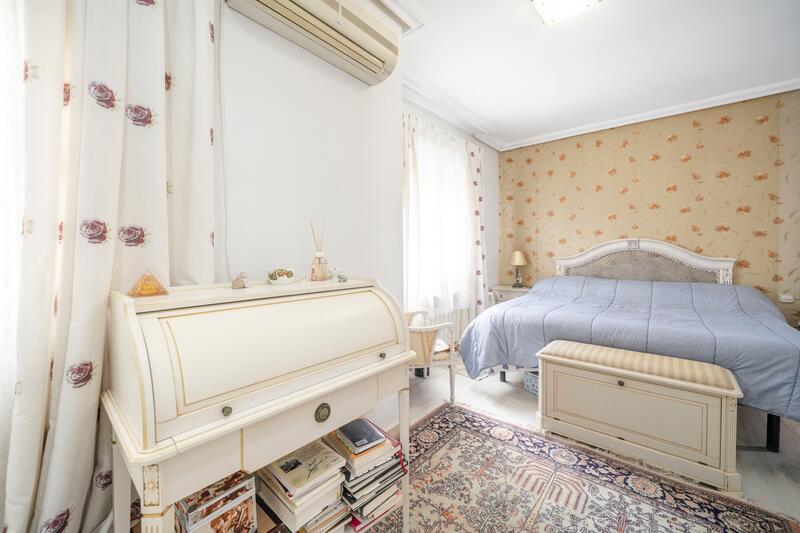 4 bedroom Townhouse for sale