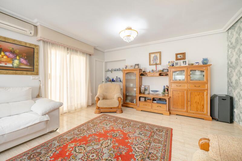 4 bedroom Townhouse for sale