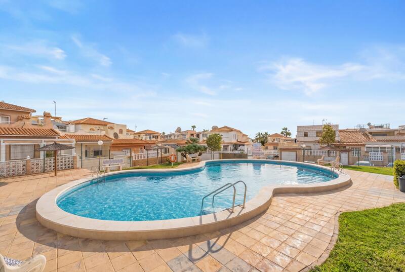 2 bedroom Townhouse for sale