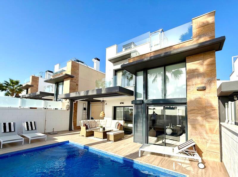Villa til salg i Orihuela Costa, Alicante
