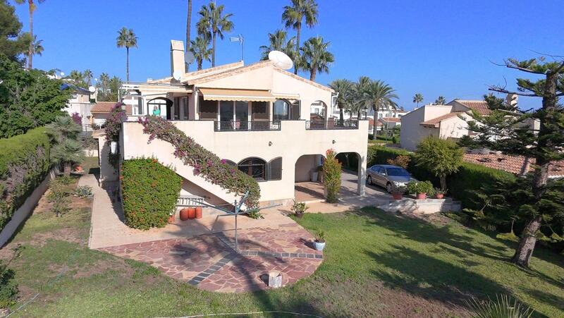 Villa for sale in Villamartin, Alicante