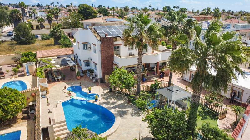 7 bedroom Villa for sale
