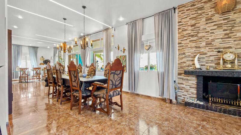 7 bedroom Villa for sale