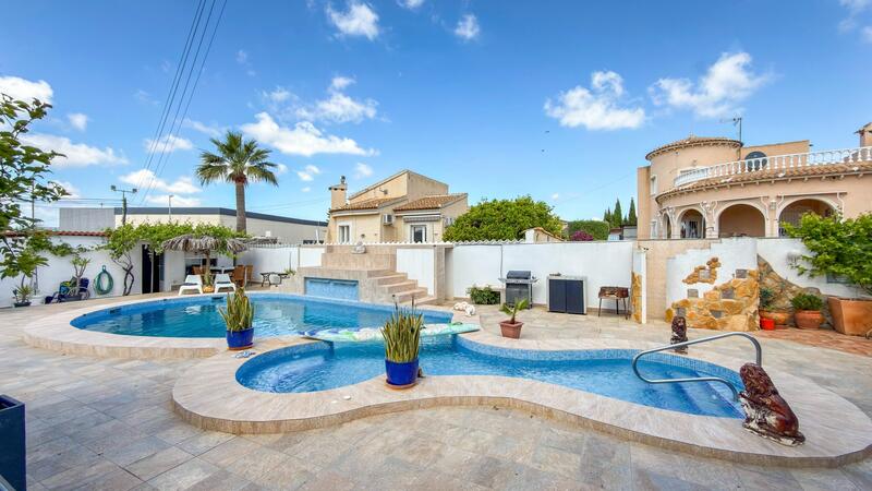 7 bedroom Villa for sale