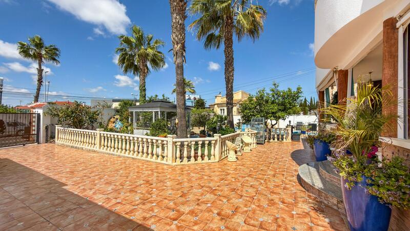 7 bedroom Villa for sale