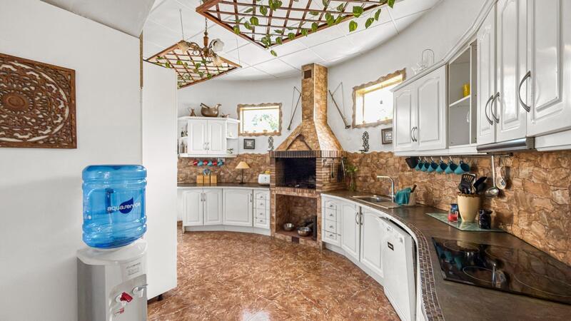 7 bedroom Villa for sale