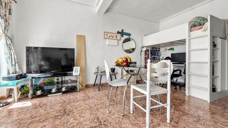 2 slaapkamer Gezinswoning Te koop