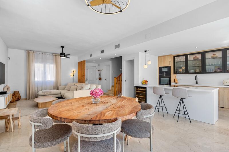 4 slaapkamer Gezinswoning Te koop
