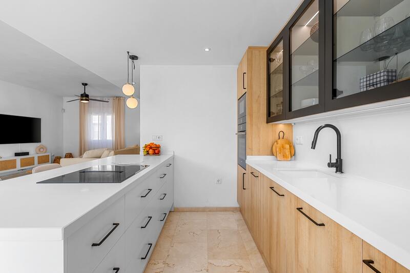 4 slaapkamer Gezinswoning Te koop
