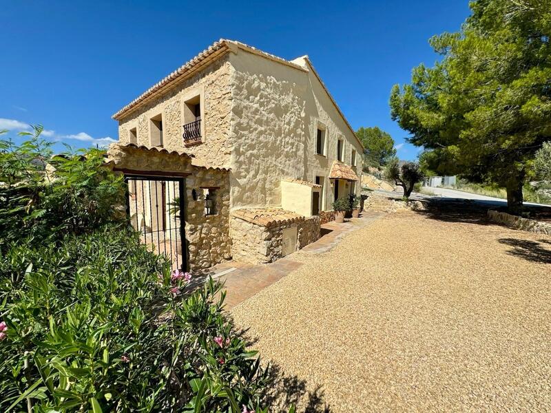 вилла продается в Relleu, Alicante