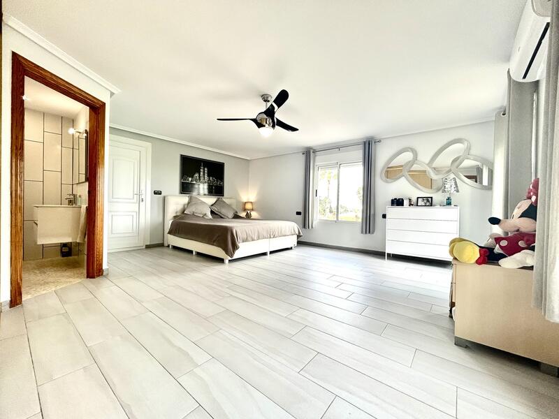 4 slaapkamer Villa Te koop
