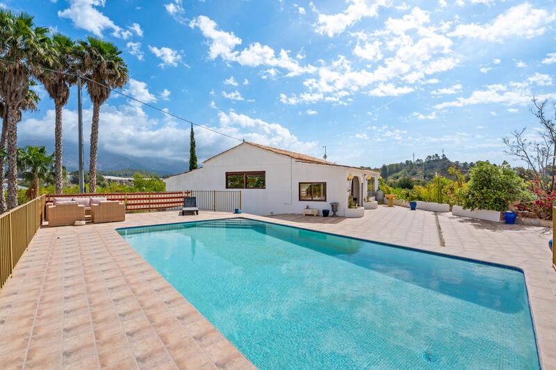 4 slaapkamer Landhuis Te koop in La Nucia, Alicante
