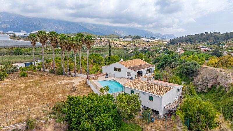 4 slaapkamer Landhuis Te koop in La Nucia, Alicante