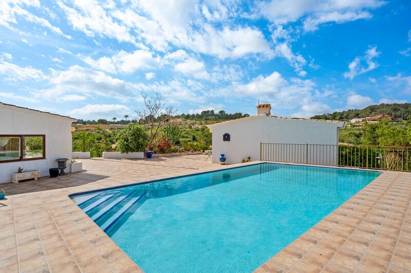 4 slaapkamer Landhuis Te koop in La Nucia, Alicante