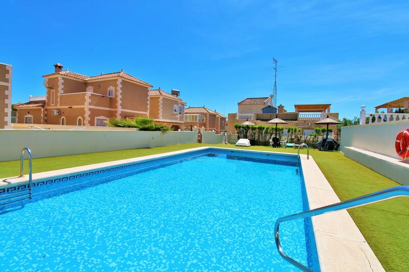 3 soverom Rekkehus til salgs i Villamartin, Alicante