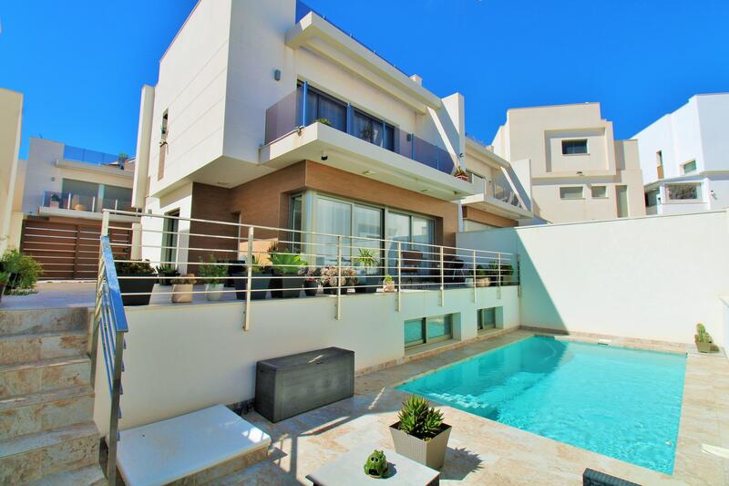 Villa à vendre dans Villamartin, Alicante