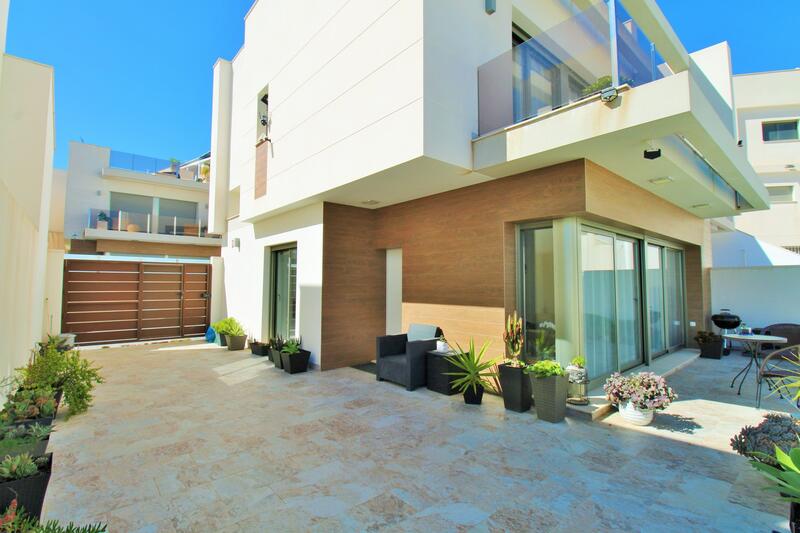 3 chambre Villa à vendre dans Villamartin, Alicante