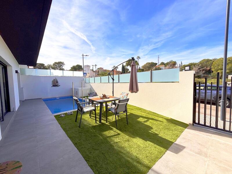 2 soveværelse Villa til salg i Villamartin, Alicante