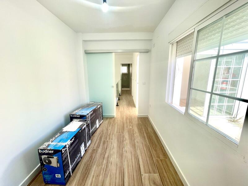 3 slaapkamer Gezinswoning Te koop 3 slaapkamer Gezinswoning Te koop