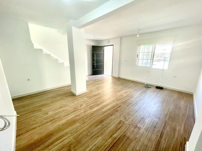 3 slaapkamer Gezinswoning Te koop 3 slaapkamer Gezinswoning Te koop