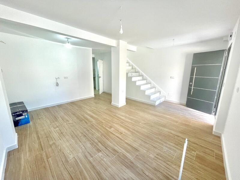 3 slaapkamer Gezinswoning Te koop 3 slaapkamer Gezinswoning Te koop