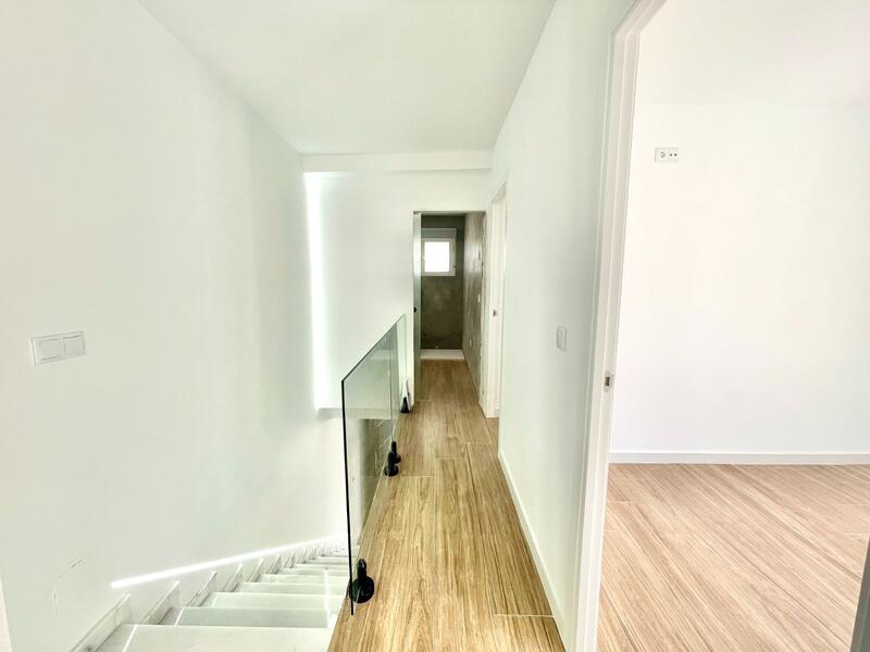 3 slaapkamer Gezinswoning Te koop 3 slaapkamer Gezinswoning Te koop