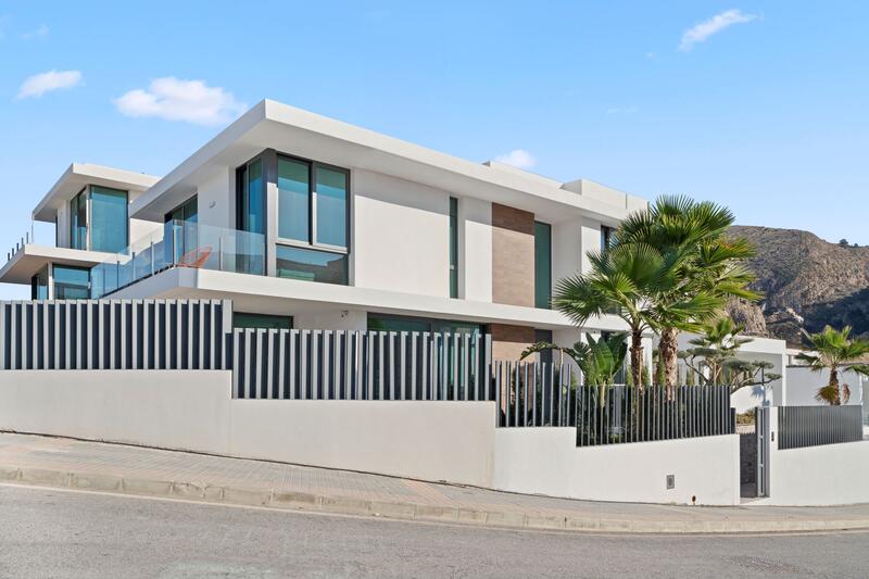 Villa for sale in Benidorm, Alicante
