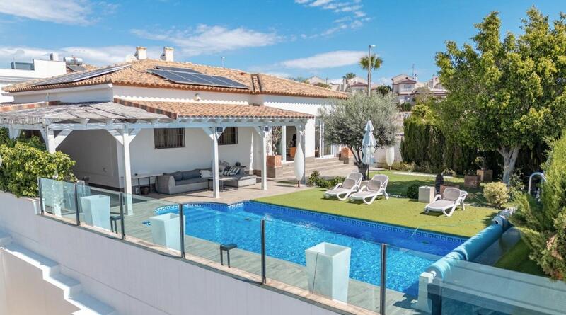 вилла продается в San Fulgencio, Alicante